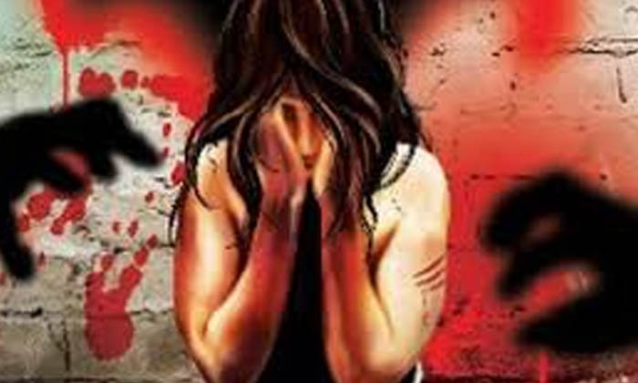  Married Men Rape Attempt On His Wife With His 3 Friends In Uttar Pradesh  Marrie-TeluguStop.com