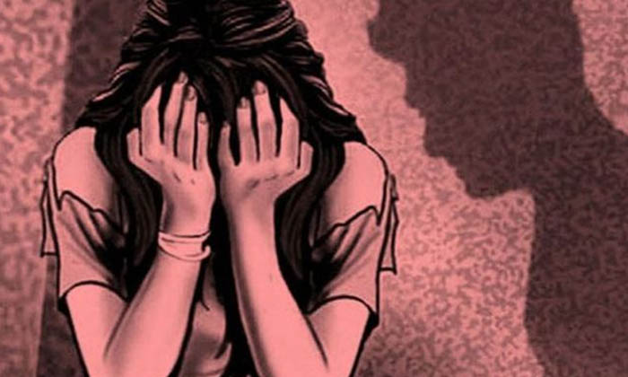  Mother Encourages Son To Rape Minor Girl,married Women, Rape Attempt, Guntur, Mi-TeluguStop.com