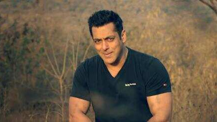  Salman Khan Goes Viral ‘sare Jahaase Achcha’ Video …!-TeluguStop.com