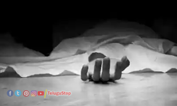  A Son Burried His Father Deady Body In House, Tamilandu, Balakrishnan, Police An-TeluguStop.com
