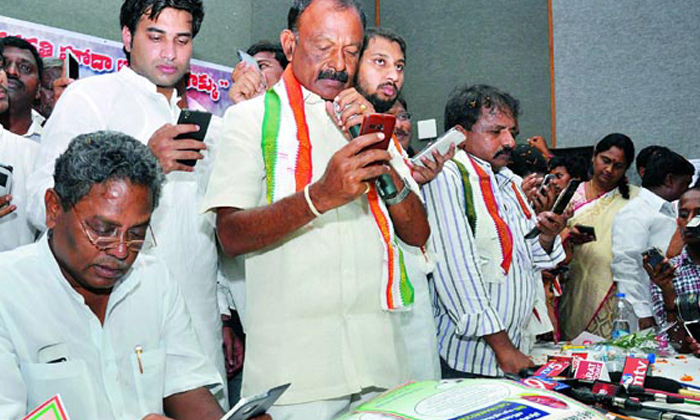  Congress Party Losing Its Presence In The Ap, Ap Congress Ycp Govt, Ap Pcc Chief-TeluguStop.com