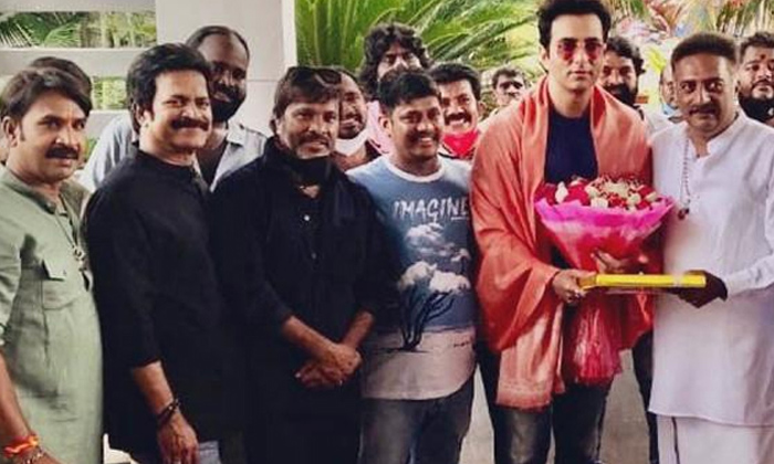  Sonu Sood Felicitated By Alludu Adhurs Team, Alludu Adhurs Team,sonu Sood, Praka-TeluguStop.com