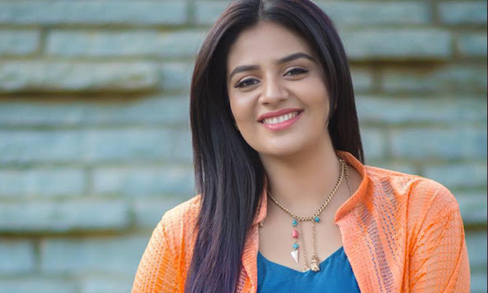  Actress Sreemukhi Reveals About Her Wedding Plans, Anchor Sreemukhi, Marriage, C-TeluguStop.com