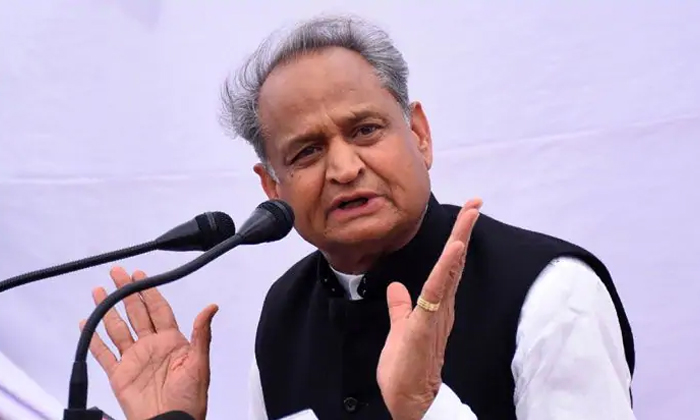  Ashok Gehlot Cancelled All The Meetings For 30 Days After 40 Pmo Staff Tested Co-TeluguStop.com