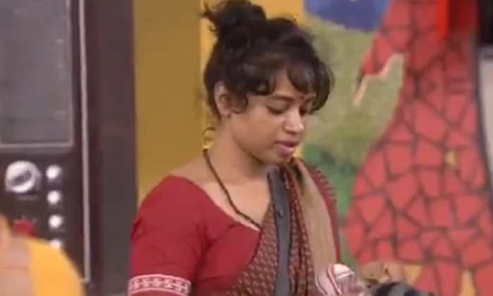  Devi Nagavalli Bold Comments In Biggboss4, Telugu Bigg Boss, Bigg Boss 4, Devi N-TeluguStop.com