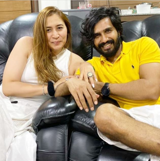  Gutta Jwala Engaged To ‘ratsasan’ Star-TeluguStop.com