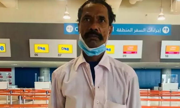  Indian Man Returns Home After Uae Waives Over ₹ 1 Crore Visa Fine, Telangana,-TeluguStop.com