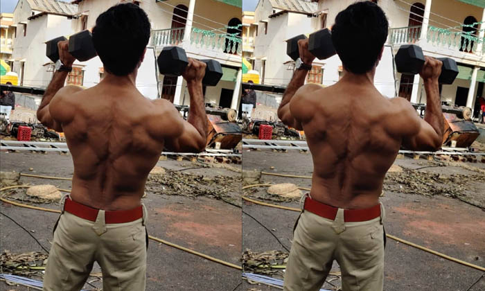  Hero Sudheer Babu Six Packs Photo Viral,sudheer Babu, Tollywood Hero, Working St-TeluguStop.com