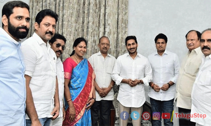 Telugu Officials, Jagan, Ministers, Mlas, Volunters, Welfare Schems, Ysrcp-Telug