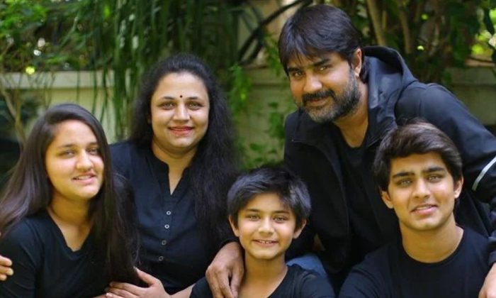 Telugu Nagarjuna Amala, Namratamahesh, Samanthanaga, Shalini Ajith, Surya Jyothi