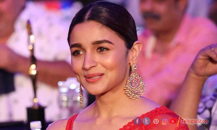  Alia Bhatt To Join First In Rrr Shooting, Alia Bhatt, Rrr, Rajamouli, Ntr, Ram C-TeluguStop.com