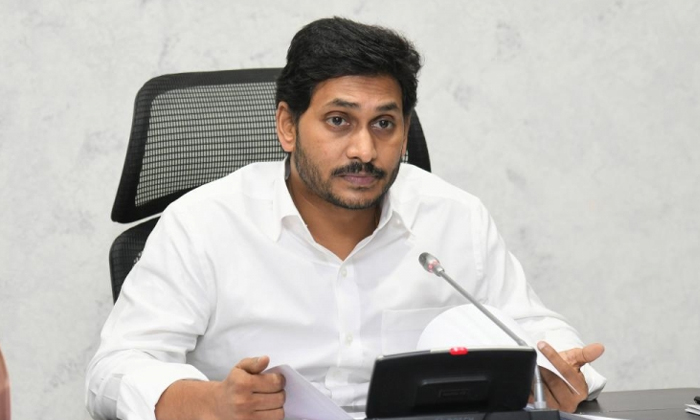 Jagan Is Angry That Key Issues Are Being Leaked To The Media, Jagan, Media Chann-TeluguStop.com
