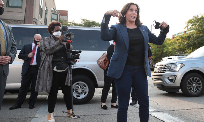  Kamala Harris Attracted In Whole Collection Of Chuck Taylors, Chuck Taylors, Kam-TeluguStop.com