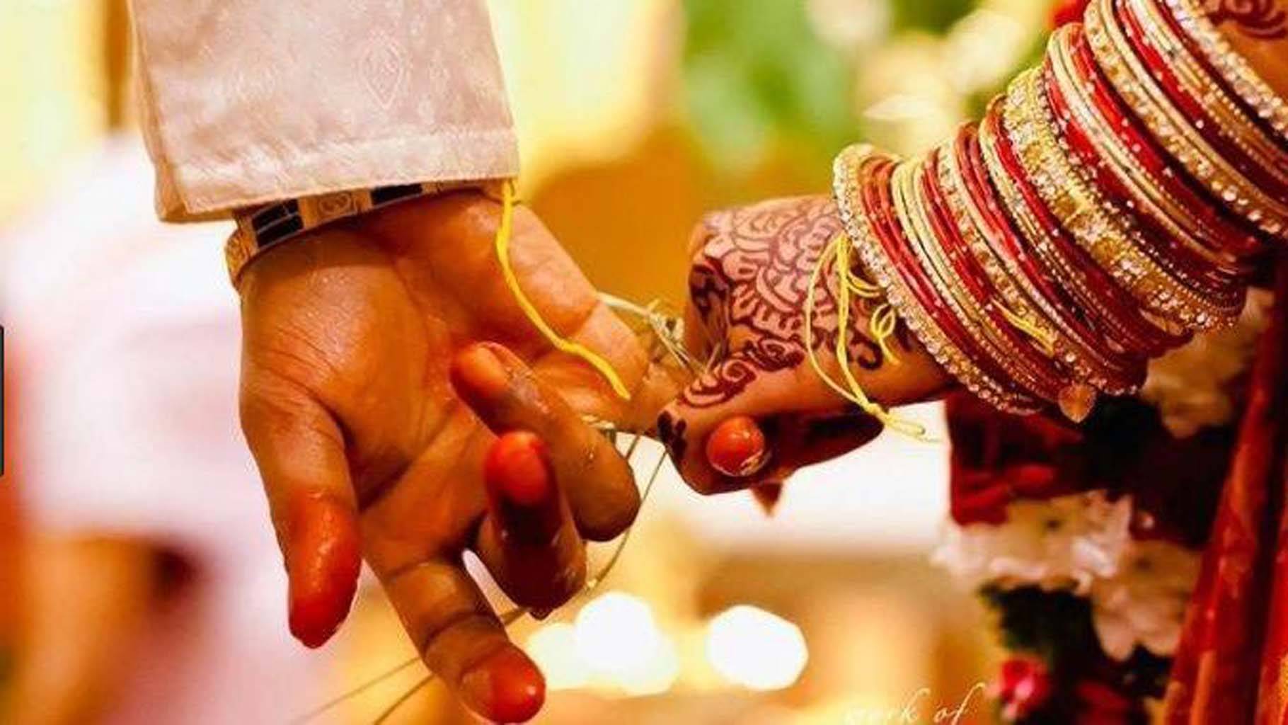  Karnataka, Woman, Married To Six, Police-TeluguStop.com