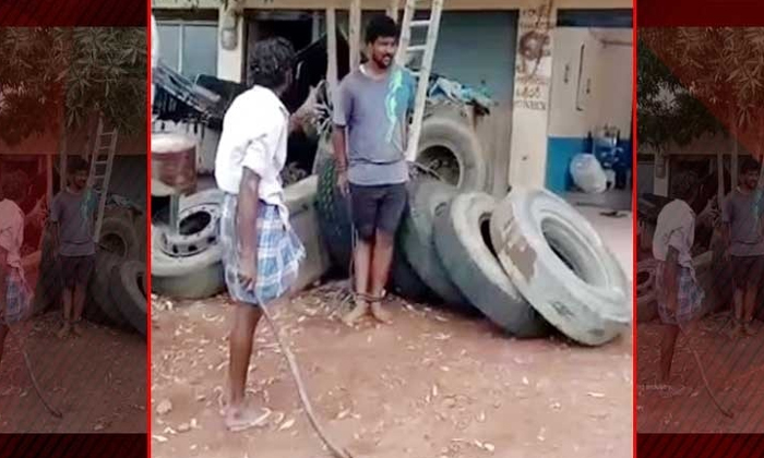  Owner Tieslorry Driver To A Tree At A Horrific Incident In Kadapa  Owner Ties,-TeluguStop.com