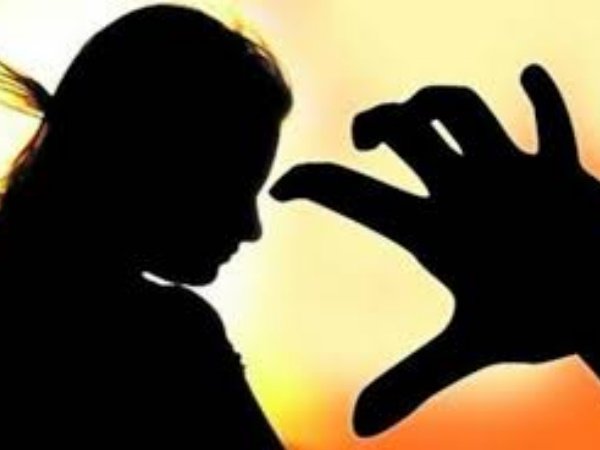  Hyderabad, Corana, Peshent, Rape, Employee-TeluguStop.com