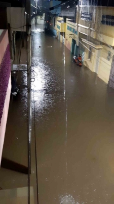  2 Killed As Heavy Rain Inundates Hyderabad Again-TeluguStop.com