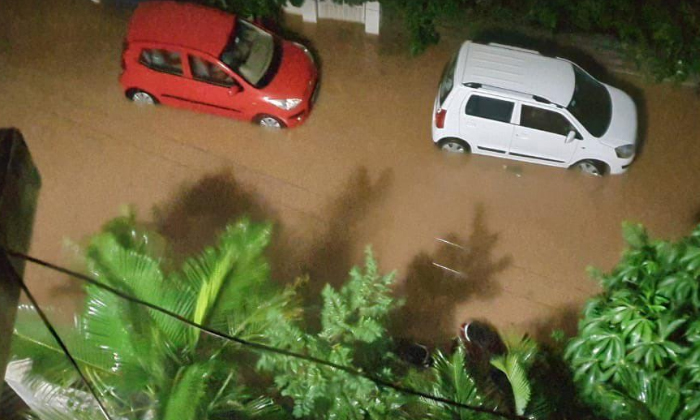 Hyderabadfloods, Bramaji, Heavy, Hyderbad, Manikonda, Tollywood, Flood Bramaji-M