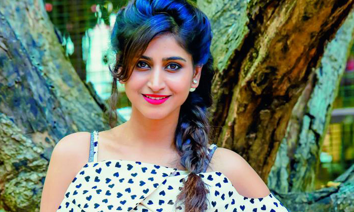  Anchor Varshini Sensational Comments About Casting Couch, Casting Couch, Web Ser-TeluguStop.com