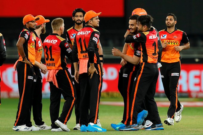  Csk Vs Srh, Ipl 2020: Ms Dhoni’s Fighting Knock Goes In Vain As Srh Beats Csk-TeluguStop.com