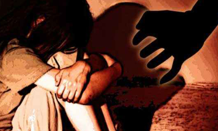  8 Years Old Girl Raped By Neighbor In Uttar Pradesh, Neighbor,  Uttar Pradesh,gi-TeluguStop.com