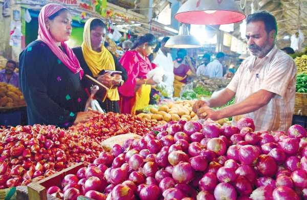  Onion Price At Rs 35 Per Kg In Tg And Rs 40 In Ap-TeluguStop.com