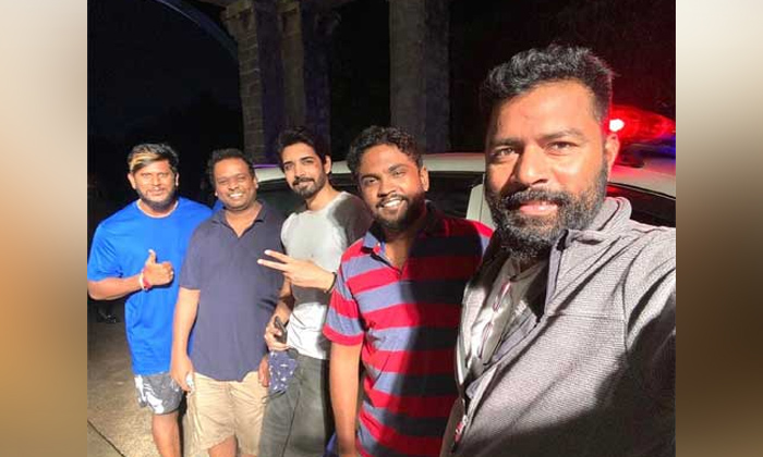  Sushanth Movie Shooting Inspite Of Heavy Rains, Sushanth, Ichata Vaahanamulu Nil-TeluguStop.com