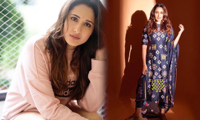 Tollywood Gorgeous Actress  Pragya Jaiswal Cute Candid Clicks-telugu Actress Photos Tollywood Gorgeous Actress  Pragya J High Resolution Photo