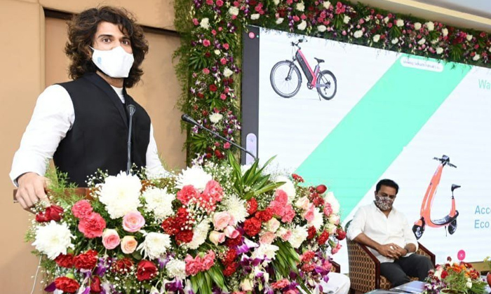  Vijay Devarakonda Invests In Electrical Rental Bikes Business, Vijay Devarakonda-TeluguStop.com