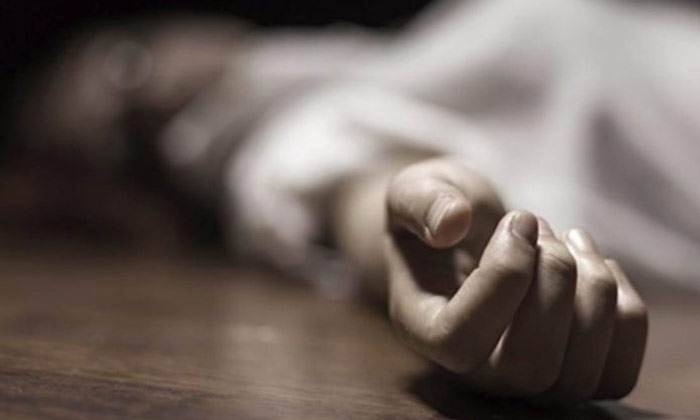  Women Commits Suicide In Due To Delay In High Court Verdict. Women, Sucide, Goda-TeluguStop.com