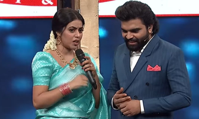  Actress Poorna Has Made It A Condition For Anchor Pradeep Not To Talk To Girls P-TeluguStop.com