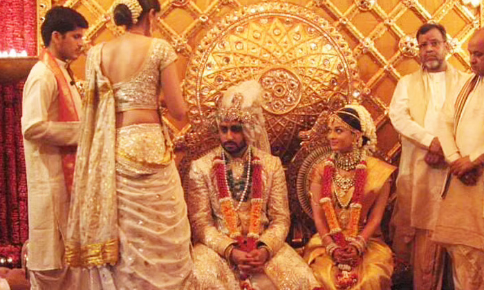  Aishwarya Rai, Marriage Saree, Abhishek Bachchan, Amitabh Bachchan-TeluguStop.com