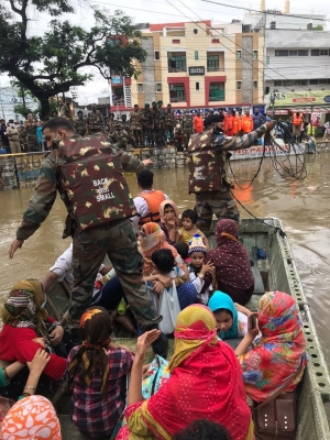 Army, Ndrf Join Rescue, Relief Work In Flood-hit Hyderabad-TeluguStop.com