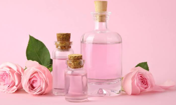  Check For Dandruff With Rose Water How It Is That  Rose Water, Beauty, Hair,dand-TeluguStop.com