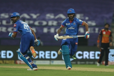  Dhawan, Shreyas Half-centuries Take Dc To 161/7-TeluguStop.com