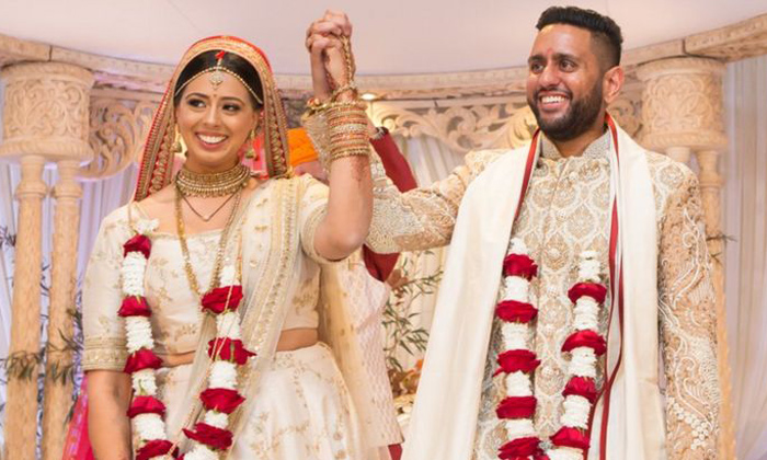  Indian Origin Couple Drive-in Wedding Bypasses Guest Limit In Uk, Drive-in Weddi-TeluguStop.com