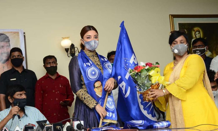  Payal Ghosh Joins Ramdas Athawale’s Republican Party Of India.-TeluguStop.com