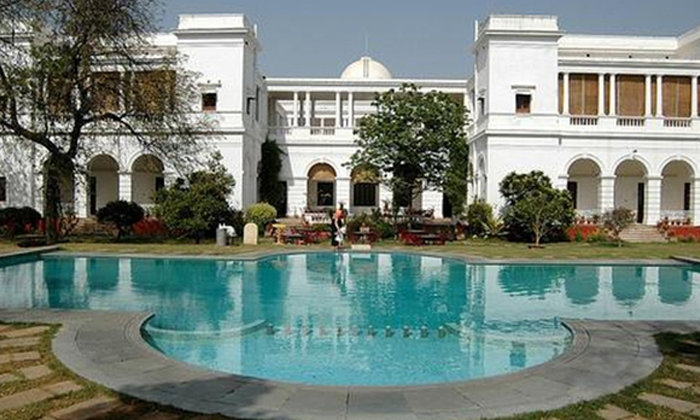  Saif Ali Khan Bought  Pataudi Palace For Rs 800 Crore.-TeluguStop.com