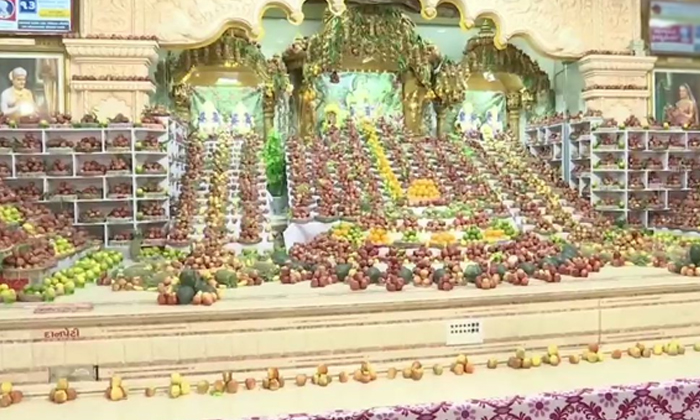  Temple Decoration With 3 Thousand Kg Of Apples Do You Know Somewhere  Apples, Of-TeluguStop.com
