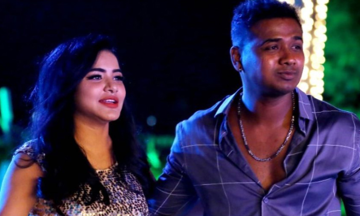  Bigg Boss Ashu Reddy Opens Up Relationship With Singer Rahul Sipligunj, Singer R-TeluguStop.com