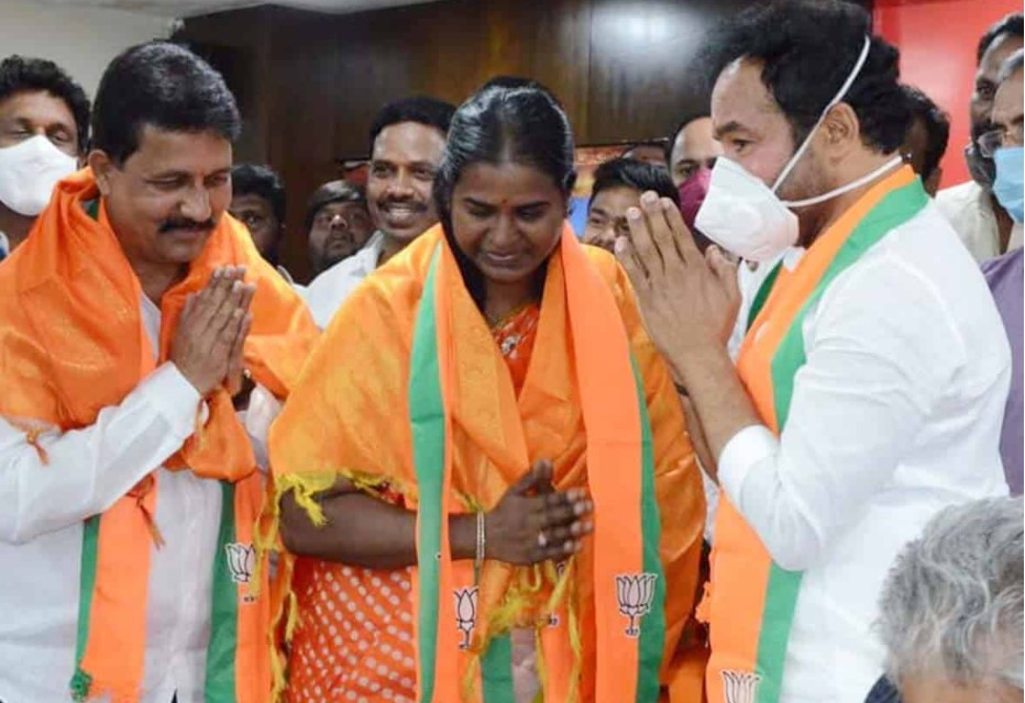  Ghmc Polls: Former Mayor Joins Bjp-TeluguStop.com