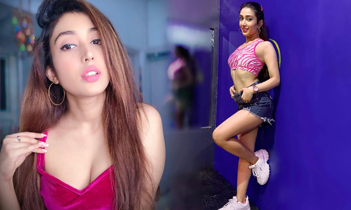 Glamorous Actress Priyamvada Kant Adorable Poses-telugu Actress Photos Glamorous Actress Priyamvada Kant Adorable Poses High Resolution Photo