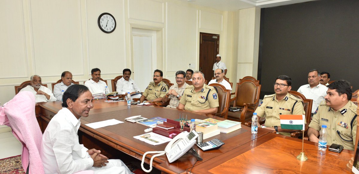  Kcr Meets The City Police; Alerts On Communal Wars-TeluguStop.com