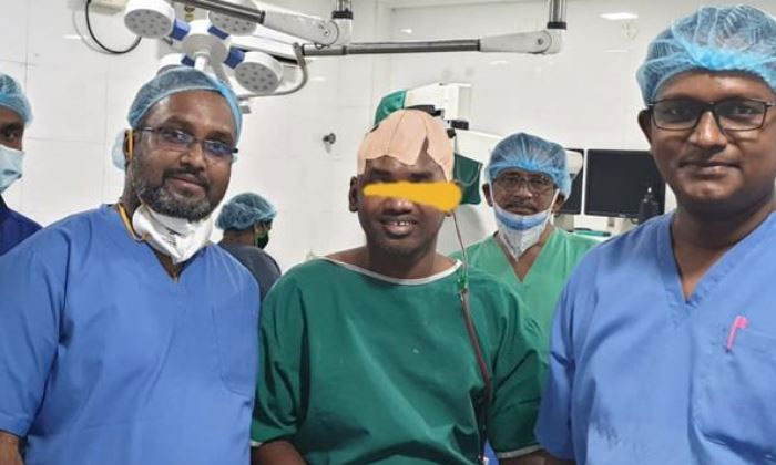  Patient Watch Bigg Boss Show As Guntur Doctors Perform Brain Operation, Andhra P-TeluguStop.com