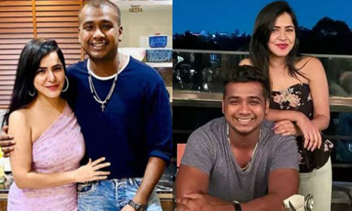  Bigg Boss Contestant Ashu Reddy Blocks Rahul Sipligunj,  Rahul Sipligunj,  Ashu-TeluguStop.com