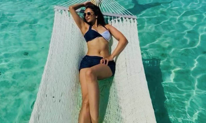  Tollywood Actress Rakul Preet Singh Raising Heat In Bikini, Rakul Preet Singh, T-TeluguStop.com