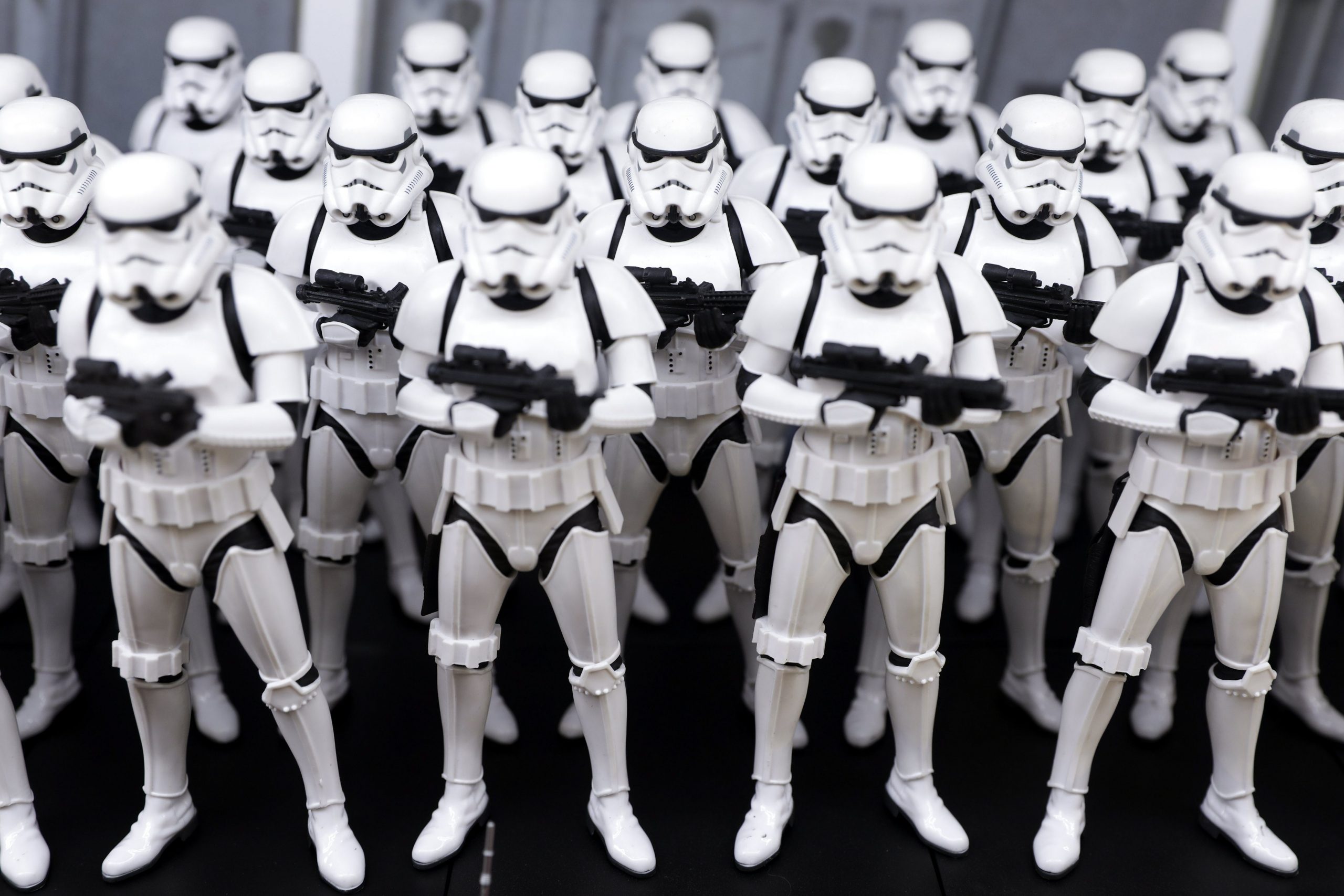  Star Wars Toys, Couple, Britain, Death, Toys, House, Auction, Three Crores-TeluguStop.com