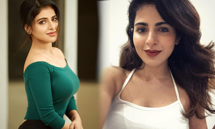 Stunning Actress Iswarya Menon Awesome Poses-telugu Actress Photos Stunning Actress Iswarya Menon Awesome Poses - Actres High Resolution Photo