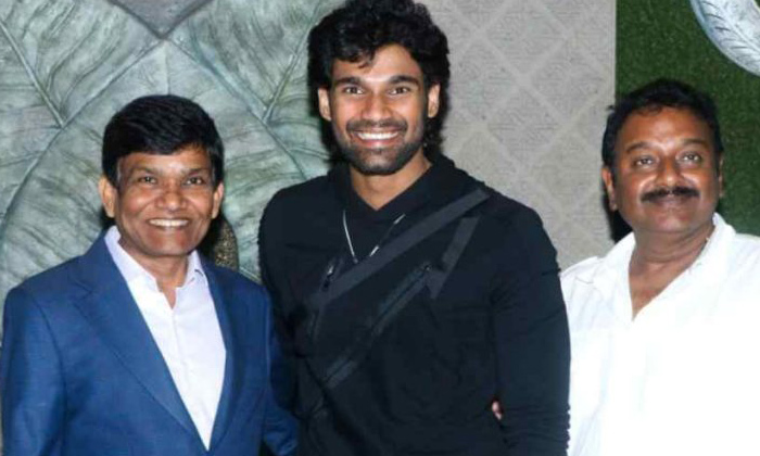  Official: Vinayak And Bellamkonda Sreenivas Join Hands For ‘chatrapathi-TeluguStop.com