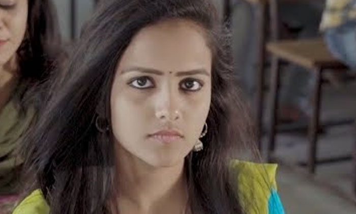  Youtube Vaishnavi Chaitanya Acted As Allu Arjun Sister In Ala Vaikuntapuram Lo F-TeluguStop.com